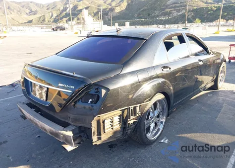 2008 Mercedes-Benz S 550 z USA, uszkodzony, nr VIN WDDNG71X48A222512